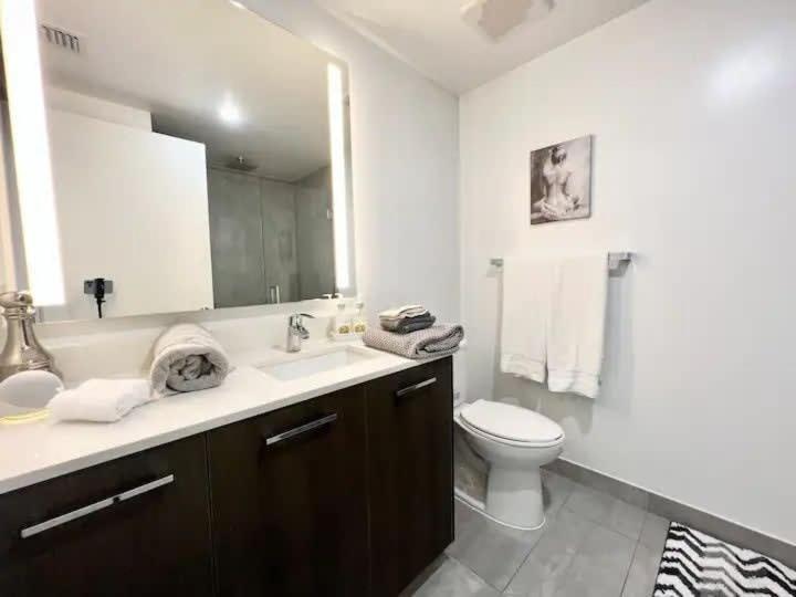 2Br, 2 Baths Lux Downtown Apt Heart Of Austin With Amazing Views, Pool, & Gym Exterior photo