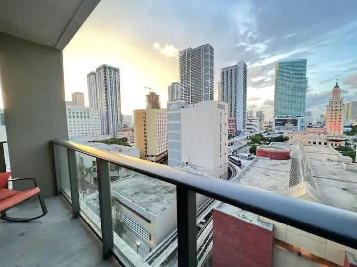 2Br, 2 Baths Lux Downtown Apt Heart Of Austin With Amazing Views, Pool, & Gym Exterior photo
